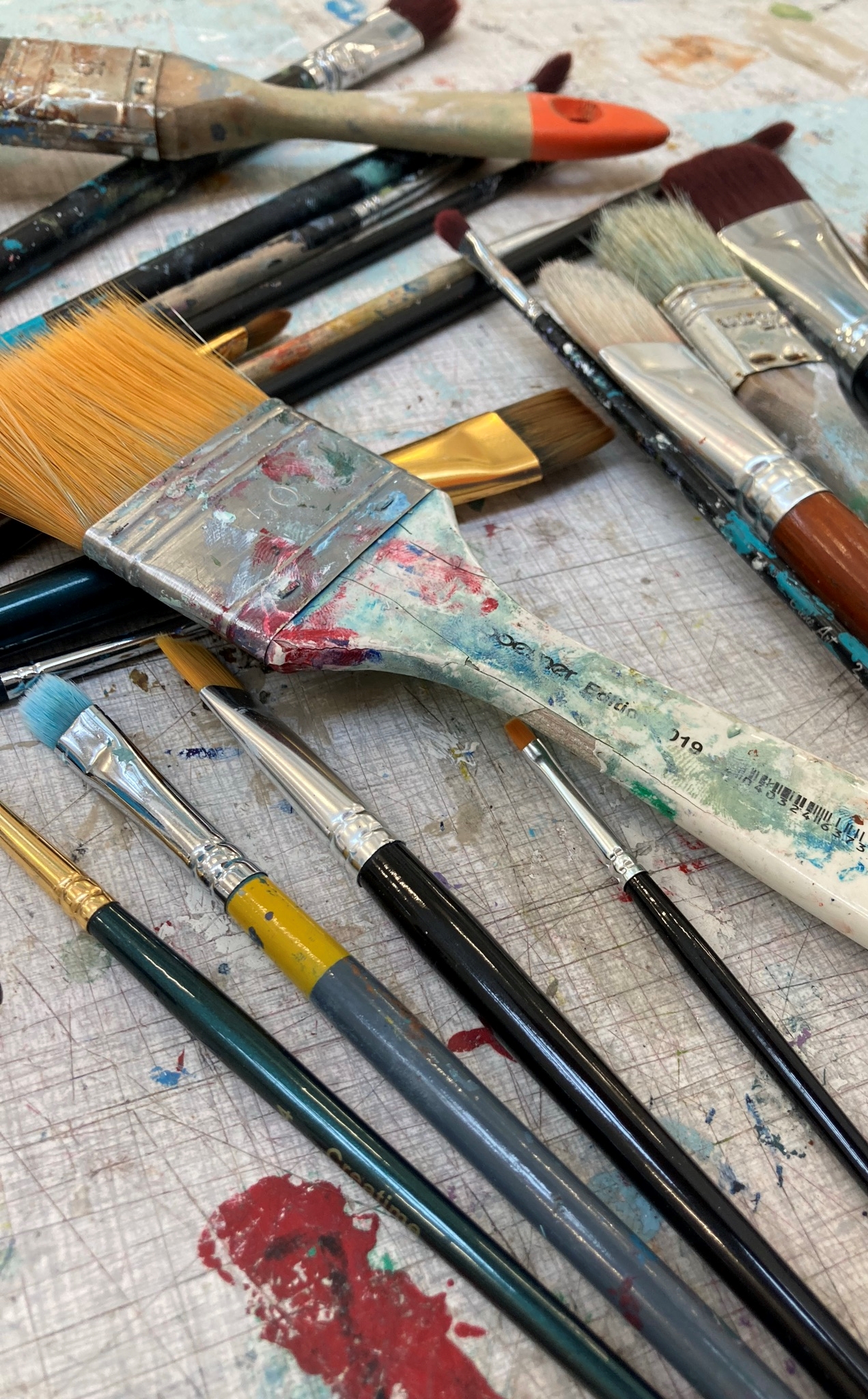 Billede af pensler set oppefra.