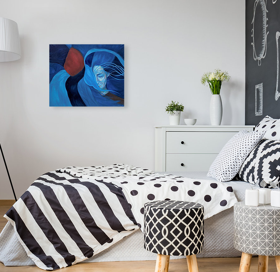 Maleri af menneske med hår om hovedet vis i værelse.