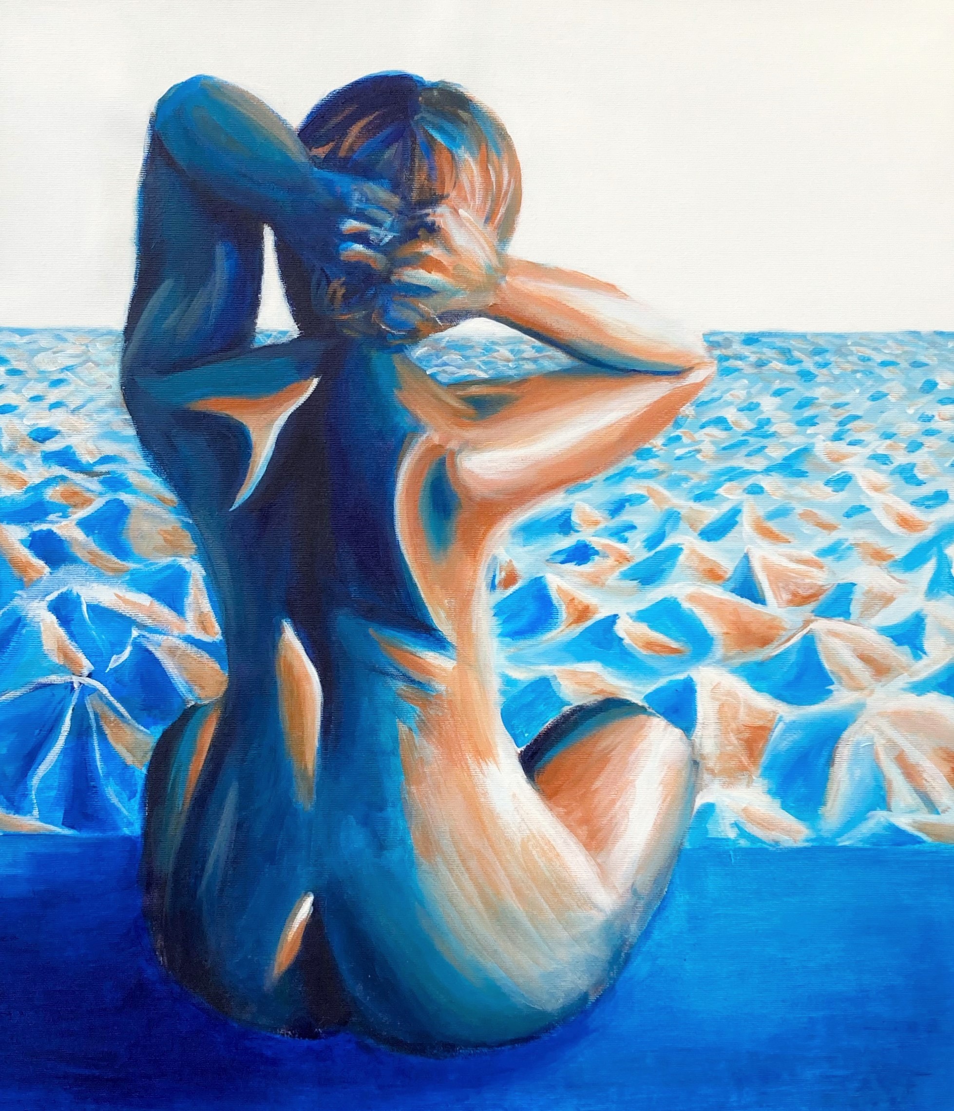 Maleri af blå og orange kvinde siddende med ryggen til.