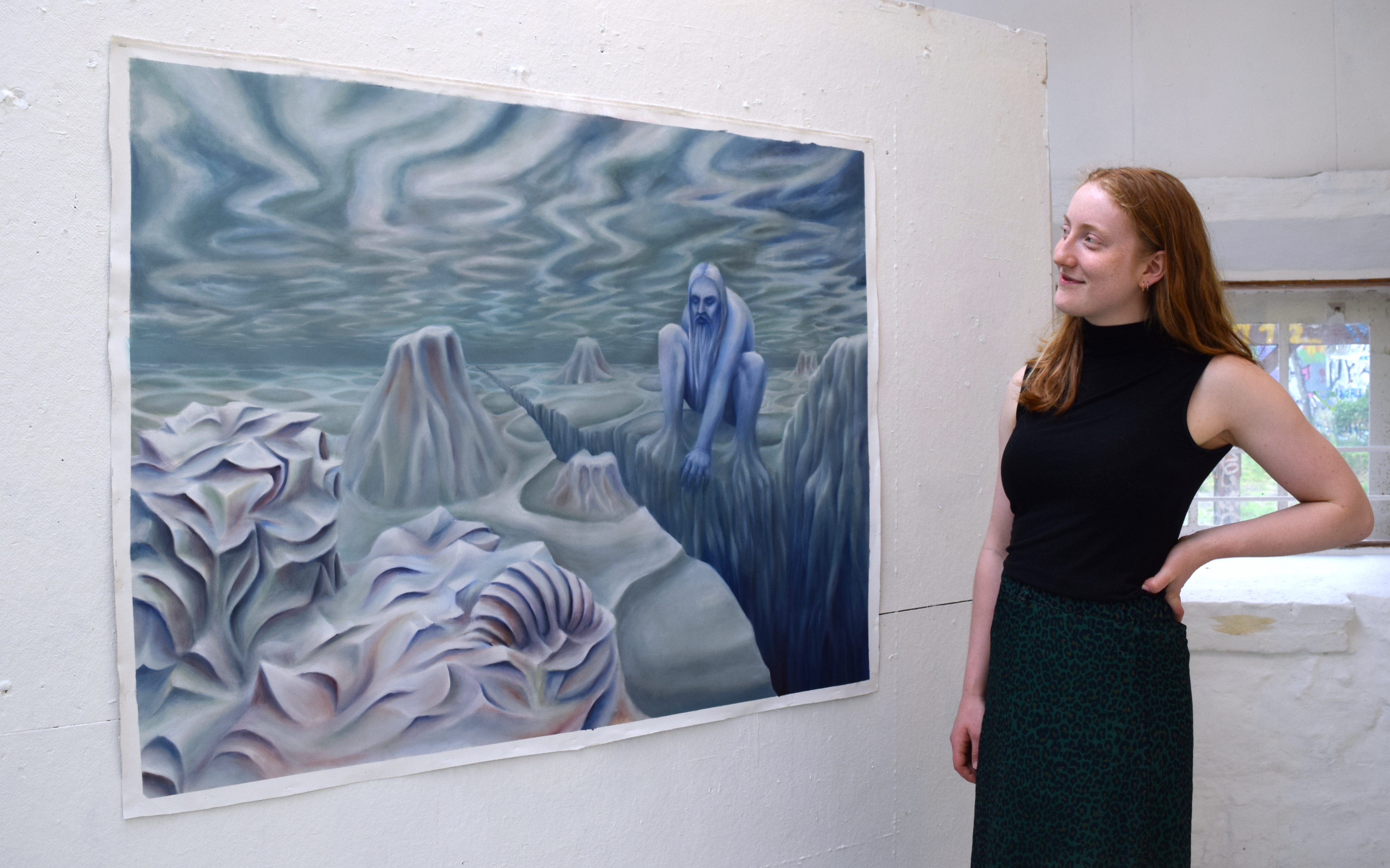 Marie Juhl maler kvinde i badekar set oppefra.